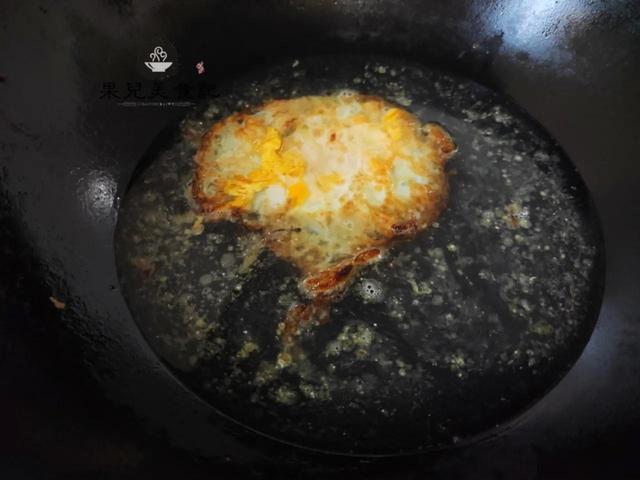 华兴街煎蛋面的做法，怎么做煎蛋面（用这方法做清汤煎蛋面）