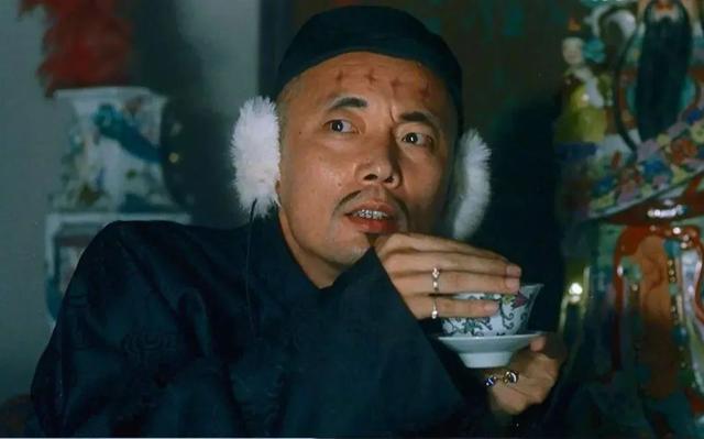 瞧这一家子大结局，瞧这一家子剧情介绍（顶着嘘声拼命、父亲去世才暴露身份）