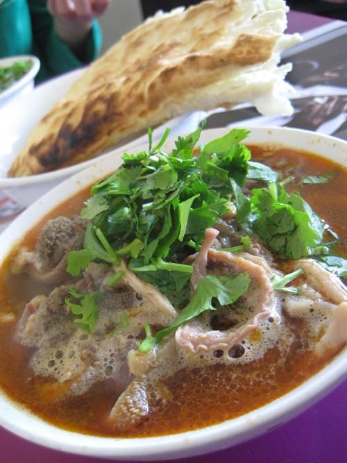 内蒙的羊杂碎怎么做，内蒙羊杂碎做法秘方（呼市羊杂碎的制作方法与文化知识）