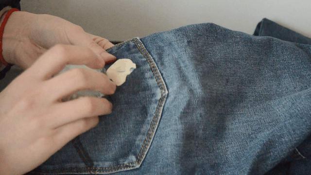衣服上弄上口香糖怎么能处理掉，衣服上沾到口香糖怎么处理掉（衣黏上口香糖怎么办）