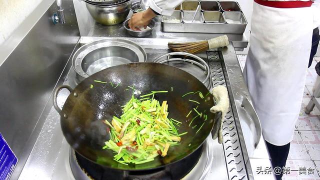 芹菜炒豆腐干的家常炒法，厨师长教你做芹菜炒豆腐干
