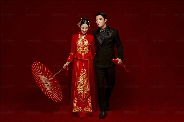 拍婚纱照姿势，拍婚纱照姿势是自己摆还是摄影师教（婚纱照拍摄姿势攻略丨备婚新人mark一下）