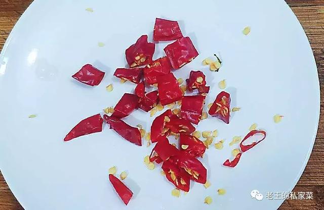 烟熏鱼干怎么做好吃，湖南烟熏鱼的家常做法（在家自己做健康卫生）