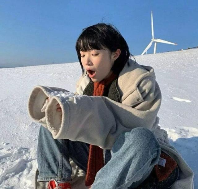 女微信图片简单气质，简单气质的女生微信头像     我记得我爱过（女头像：“我不等了）