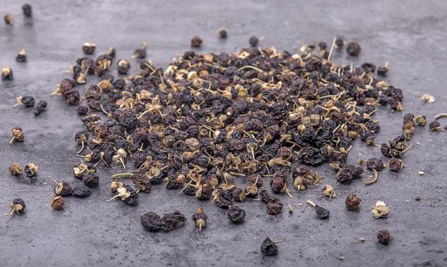 黑枸杞有什么用，黑枸杞有什么作用（黑枸杞到底有啥用）