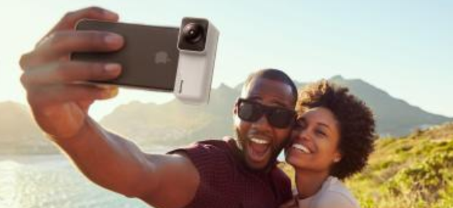 后置摄像头是别人看到的自己吗，别人的视角和镜子一样吗（为啥手机的自拍和镜子差别很大）