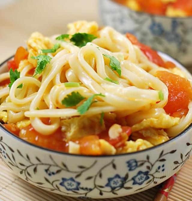 鸡蛋面条的做法，鸡蛋煮面条的做法简单（分享筋道鸡蛋面条的做法）