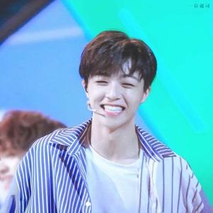 宋威龙个人资料，宋威龙个人资料家境以及学历（却被误会成矮个的8个男星）