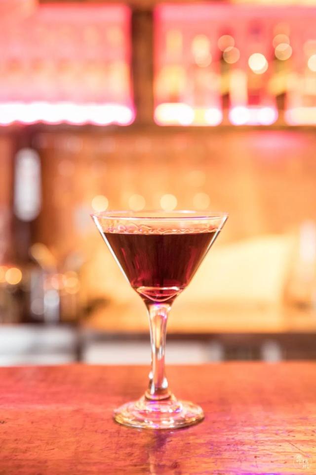 helens红牛桶是什么，helens啤酒桶（最近爆火的“午夜小酒馆”）