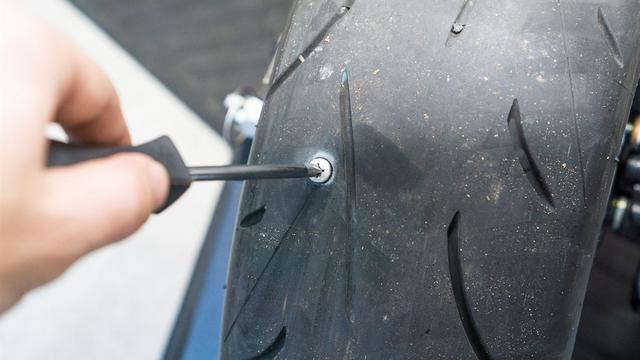 摩托车胎压多少，摩托车胎压多少bar（汽车轮胎你知道用多久）