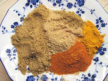 咖喱是什么东西，咖喱粉是用什么材料做成的（印度人为啥那么喜欢吃咖喱）