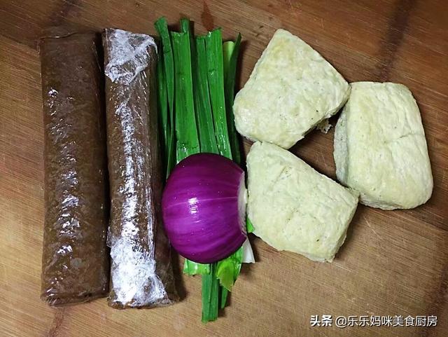 凉皮怎么炒好吃，怎样做炒凉皮好吃（在家做个陕西特色的炒凉皮）