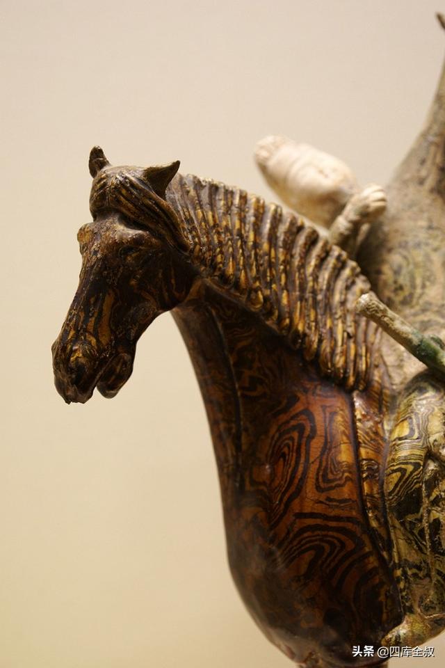 唐三彩是哪三彩，唐三彩有什么（西安、洛阳两地出土的唐三彩）