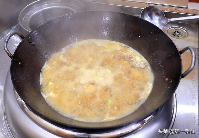 如何炒鸡肉好吃又简单，怎样爆炒鸡肉好吃（不要直接下锅炒）