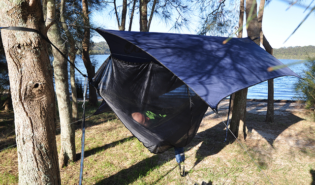 户外吊床的注意事项及选择方法，吊床使用方法（野外露营吊床入门指南）