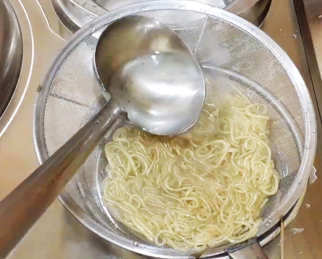 白菜炖粉条的家常做法，家常菜白菜炖粉条的做法（大厨教你这样做）