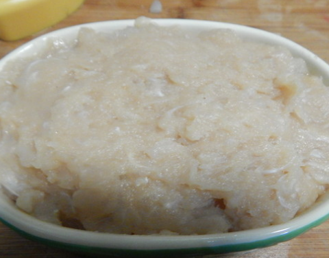 鱼豆腐怎样制作，鱼豆腐怎么制成的（教你在家自制鱼豆腐）