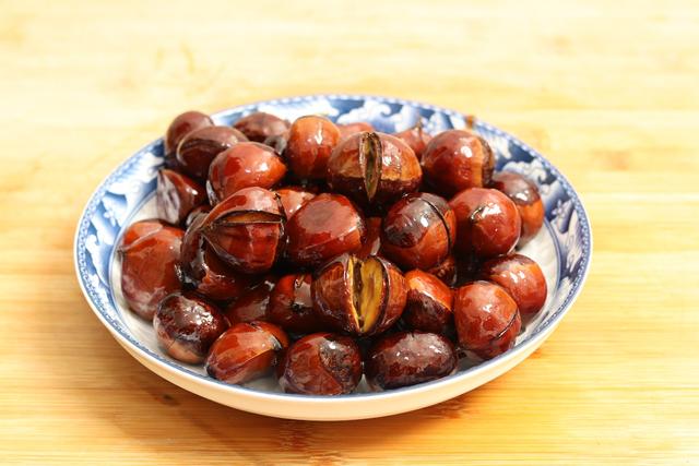 板栗是怎么炒的，板栗是怎么炒出来的（出锅香甜软糯好剥皮）
