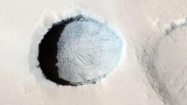 火星上有什么，巨大“脚印”像是有外星怪兽走过