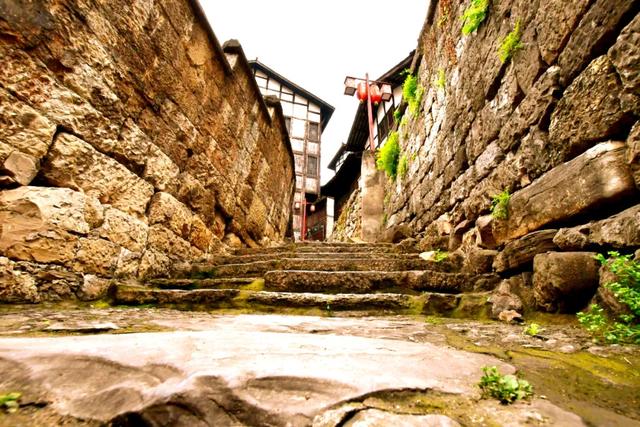 泸州周边有什么好玩的旅游景点，泸州周边有什么好玩的旅游景点吗（值得每一个泸州人去看看）