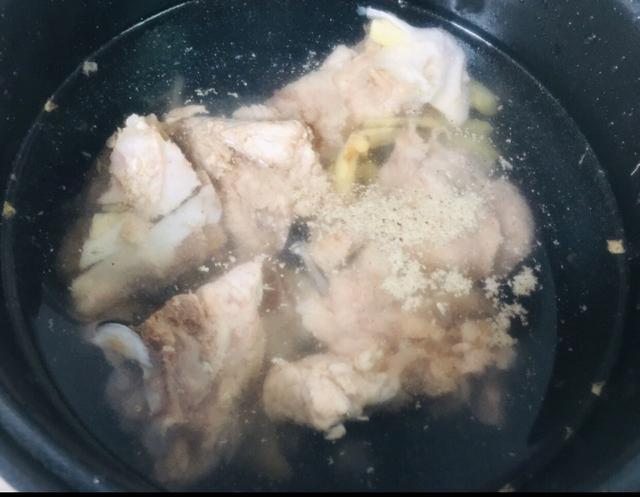 池塘里的大河蚌煲汤做法，河蚌汤的做法,怎么做河蚌汤（今日菜谱）