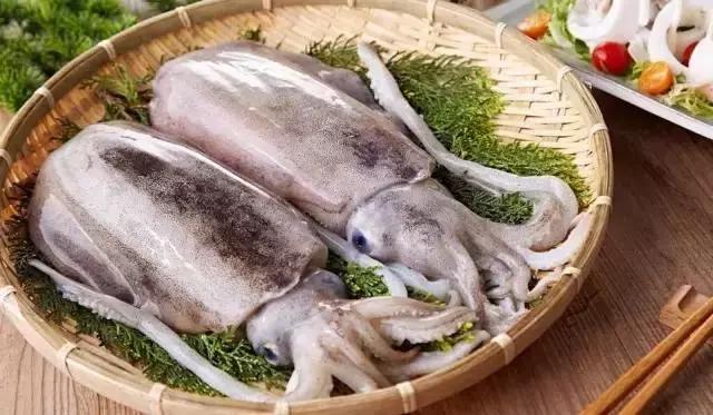 请问清炸小扒皮鱼的做法，炸小剥皮鱼的做法大全（今后再也不怕不认识海鲜了）