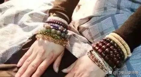 男士带手串十大禁忌，男戴银手链有什么讲究（这才是文玩手串的正确打开广式）