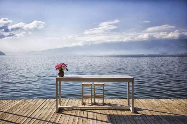 面朝大海春暖花开什么意思，海子面朝大海春暖花开（为什么读起来会觉得伤感）