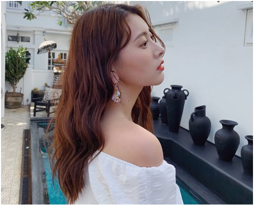 瓜子脸适合什么发型，瓜子脸适合什么发型  瓜子脸适合的发型有哪些（2020年瓜子脸女生最喜欢的仙女烫发型已经上线）