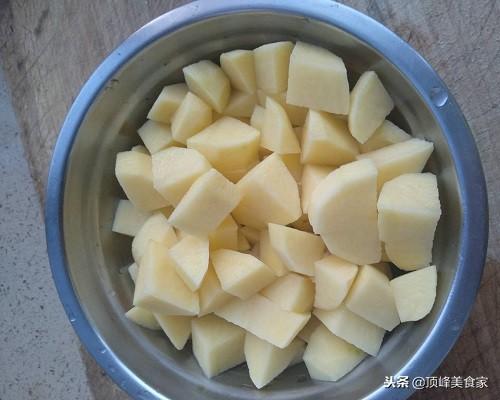 怎样做美味的红烧土豆鸡腿，怎样做美味的红烧土豆鸡腿饭（掌握这两个要点顿顿一扫而光）