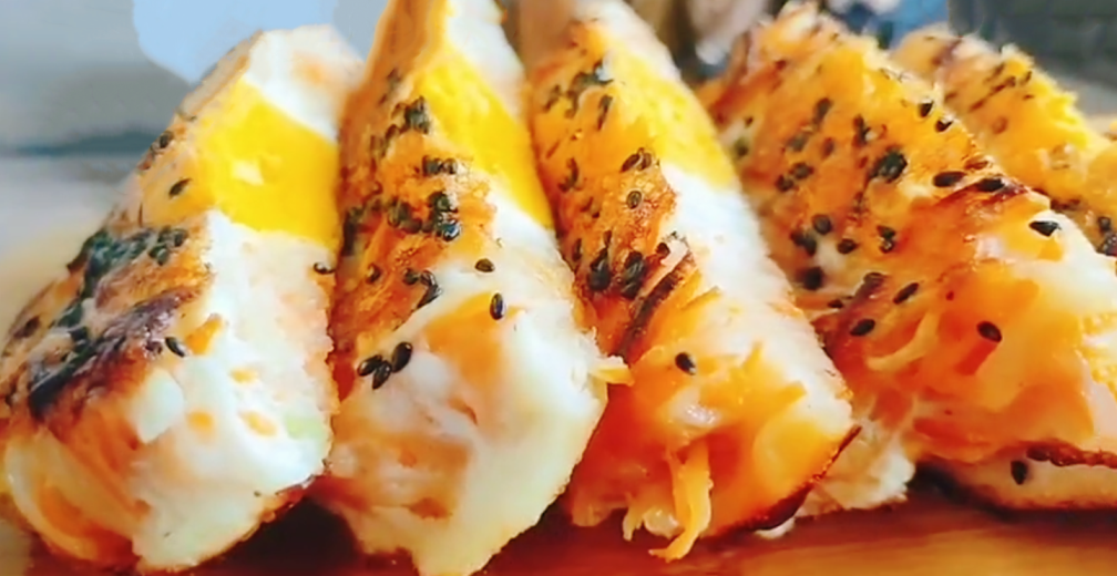 【胡萝卜丝鸡蛋饼】做法步骤图 补钙明目长个子 孩子也喜欢吃-起舞食谱网