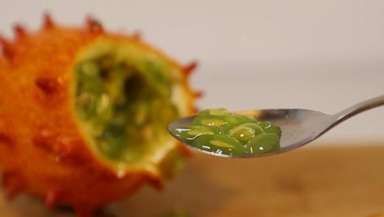 火参果怎么吃好吃，火参果怎么吃什么味道（爆红灭霸果<火参果>）