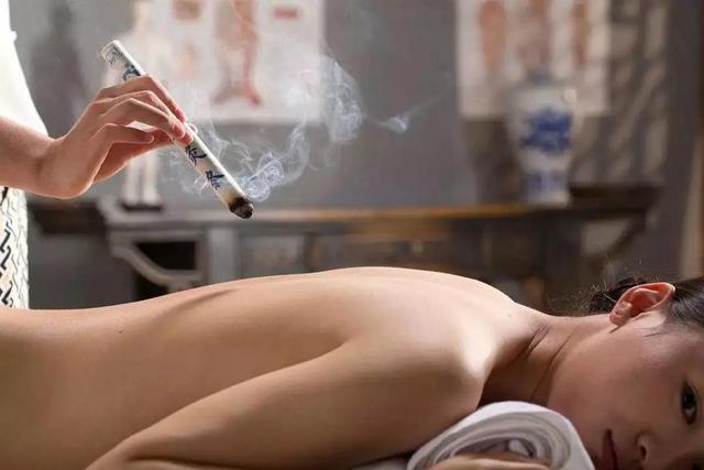 艾灸后怎么看湿气排出，艾灸怎么知道寒气排出来了（艾灸之后有这些反应）