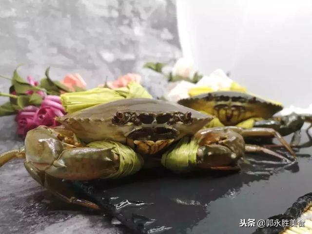 螃蟹的洗法，香辣蟹的做法（手把手教你吃螃蟹的正确清洗方法）