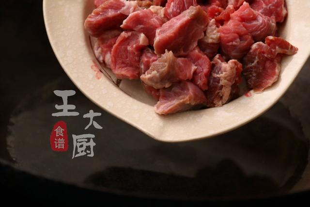 牛肉炖什么好吃，牛肉跟什么煮好吃（牛肉炖萝卜的家常做法）