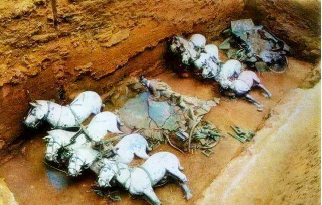 盗墓口诀是什么，盗墓笔记盗墓的口诀（他们定眼一看就知哪里有大墓）