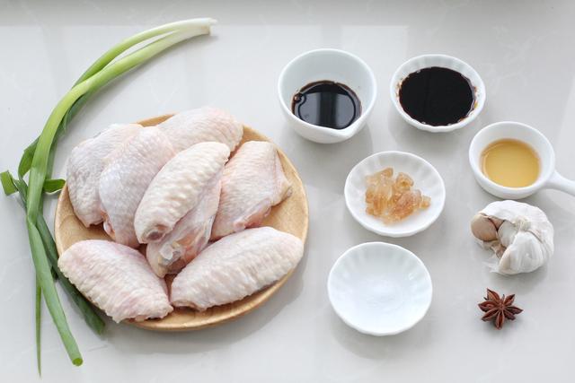 鸡翅怎么去骨鸡翅含有的营养有哪些，鸡翅中如何去骨（鸡翅这做法简直无敌了）