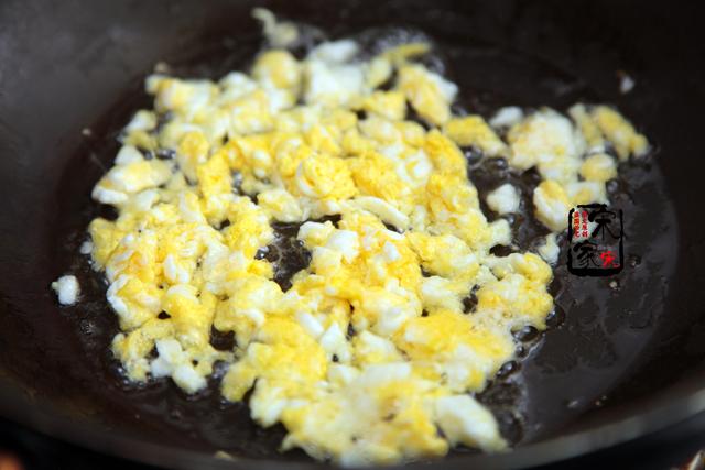 菠菜小鱼汤怎么做好吃，菠菜汤咋做好吃（3、5分钟就上桌）
