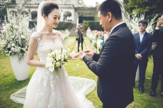 鄢颇现状，现已49岁的鄢颇如今现状如何（李小冉前男友鄢颇）