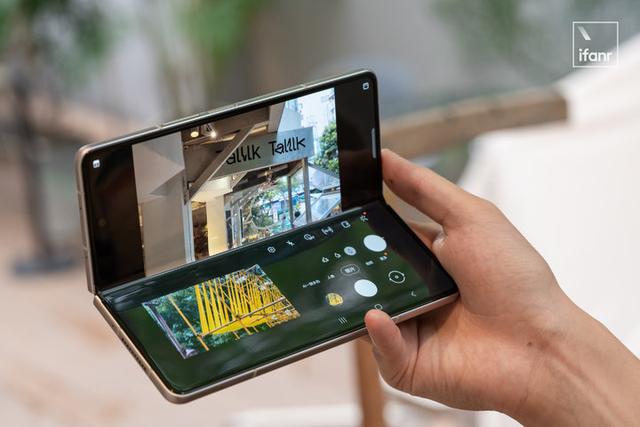三星翻盖手机folder 3，折叠屏当下最优选，三星
