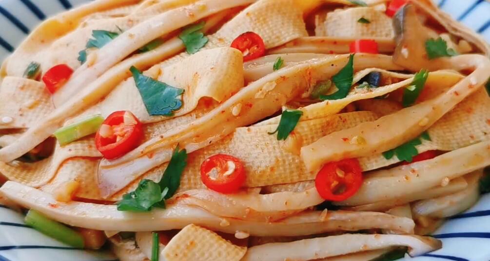 图片[1]-【豆腐皮拌杏鲍菇】做法步骤图 不炒不炖 连吃3天也不觉得腻-起舞食谱网