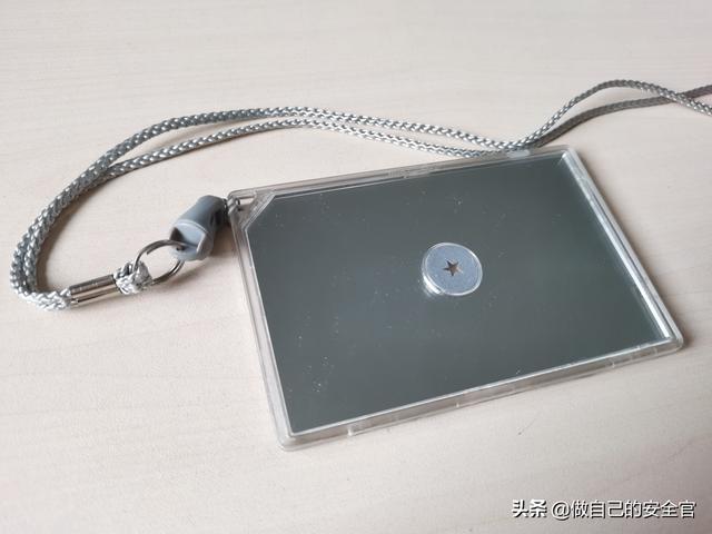 白天选择什么求救信号比较合适，白天时选择什么求救信号比较合适（在户外，这些都是救命的技能）