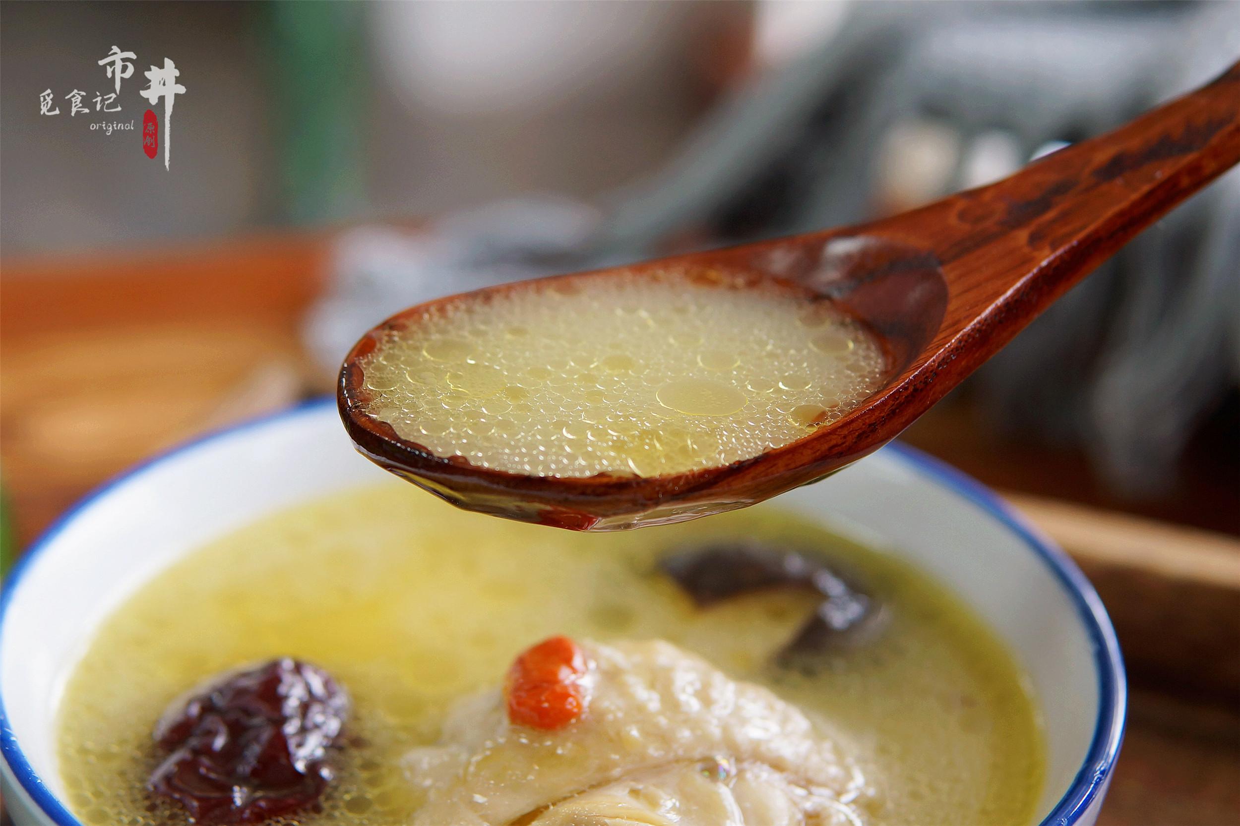 香菇煲鸡汤可以放红枣和枸杞吗，香菇炖鸡汤最好的搭配食材