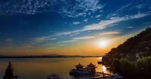 中间小谢又清发，“中间小谢又清发”（中间小谢又清发”——“小谢”是谁）