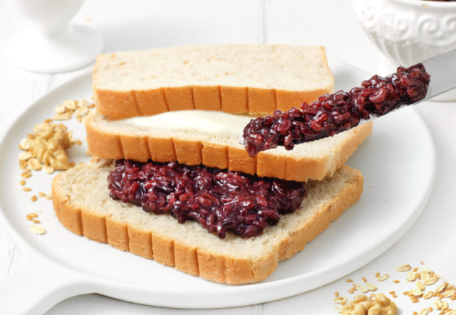 紫米面包的热量，一天吃两个紫米面包会胖吗（吃一次就能爱上的早餐面包）