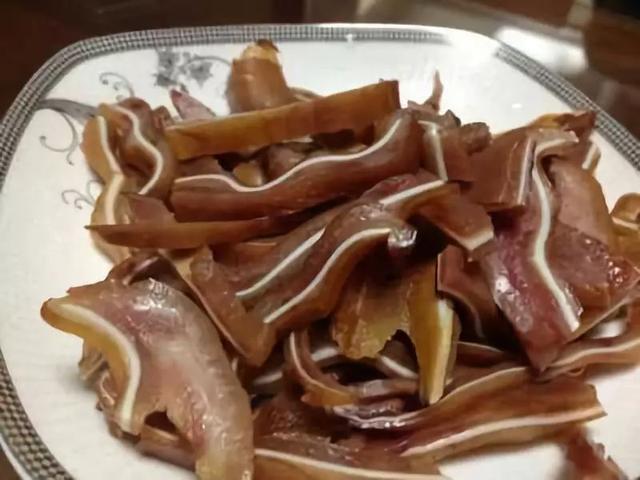 如何做猪耳朵，说起猪耳朵，就只会凉拌