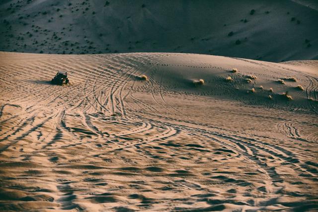 月牙泉是哪个城市的，月牙泉是哪个城市的别称（月牙泉是天的镜子沙漠的眼）
