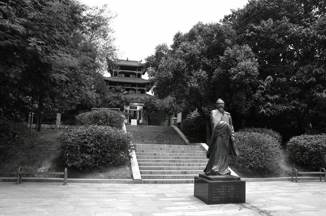 毕竟东流去的上一句，毕竟东流去的上一句全诗翻译（爱唐宋词：“青山遮不住）