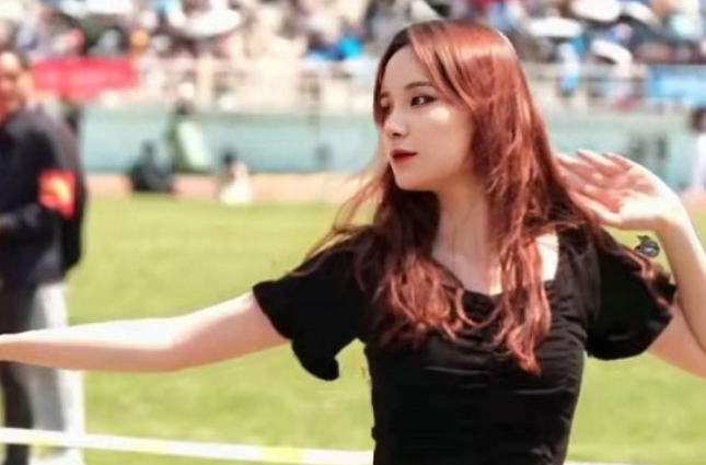 学校规定男穿连裤袜（穿黑色裤袜）