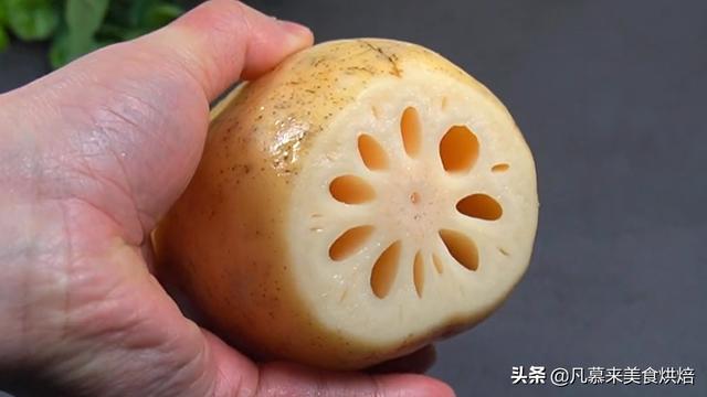 煲老藕是什么意思，我锅中煲老藕（跟着武汉煨汤非遗传承人学做莲藕排骨汤）